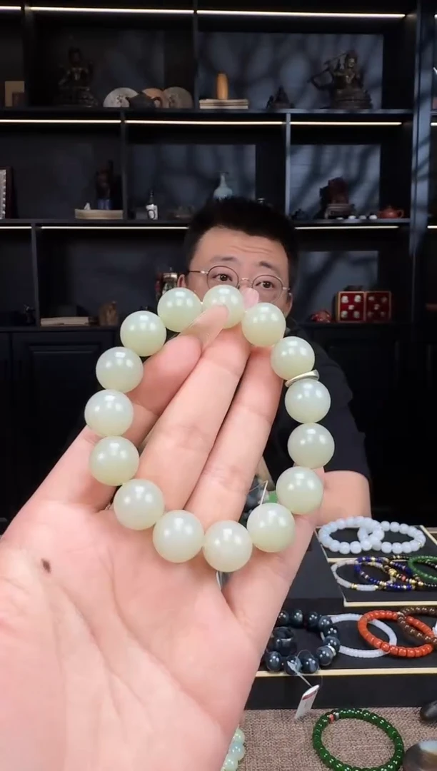 和田玉未镶嵌颈饰14mm且末圆珠手串