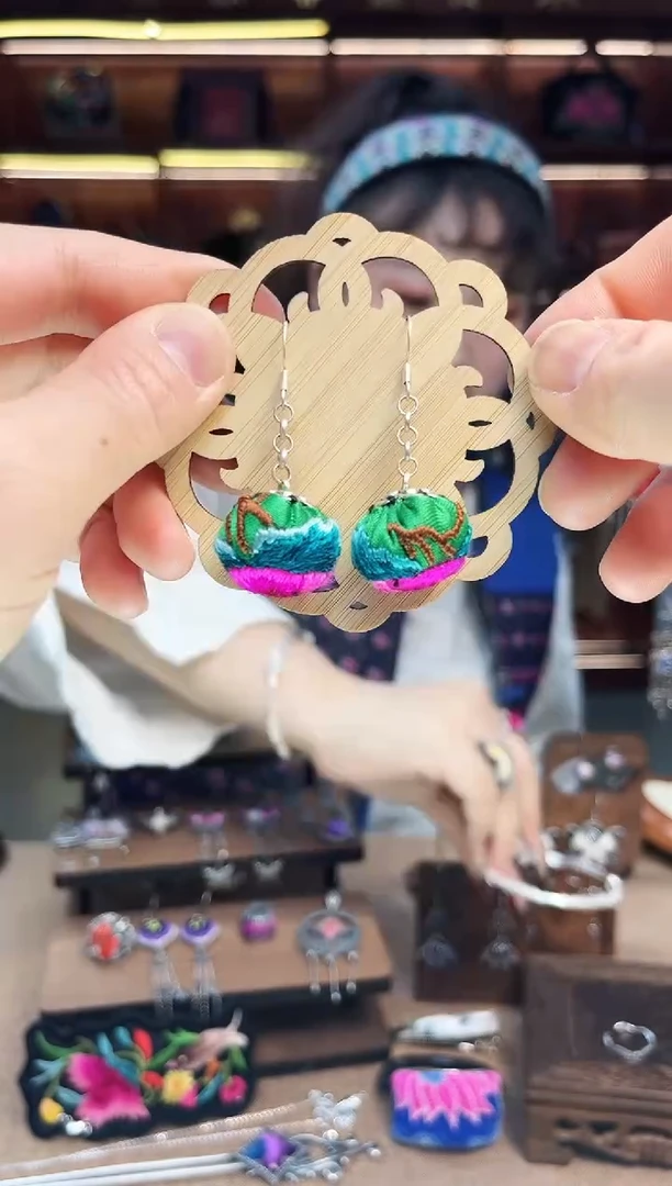 【闪购商品】织绣1649黔东南苗族刺绣