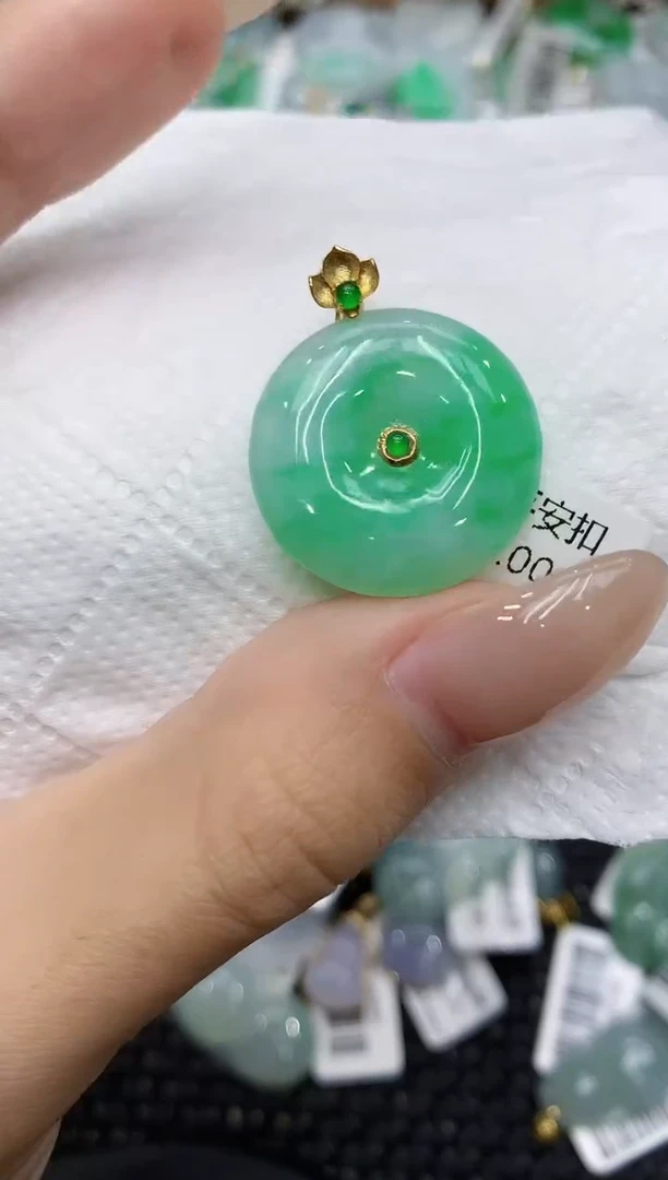 翡翠18K金镶嵌颈饰111111111111