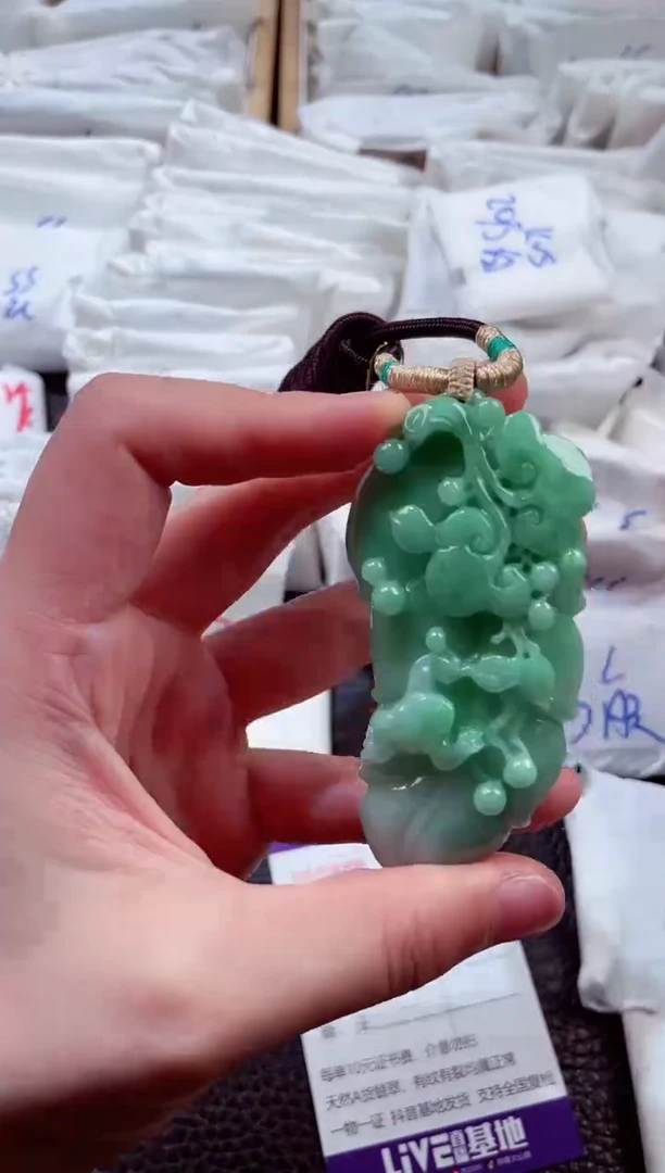 翡翠未镶嵌颈饰00003720