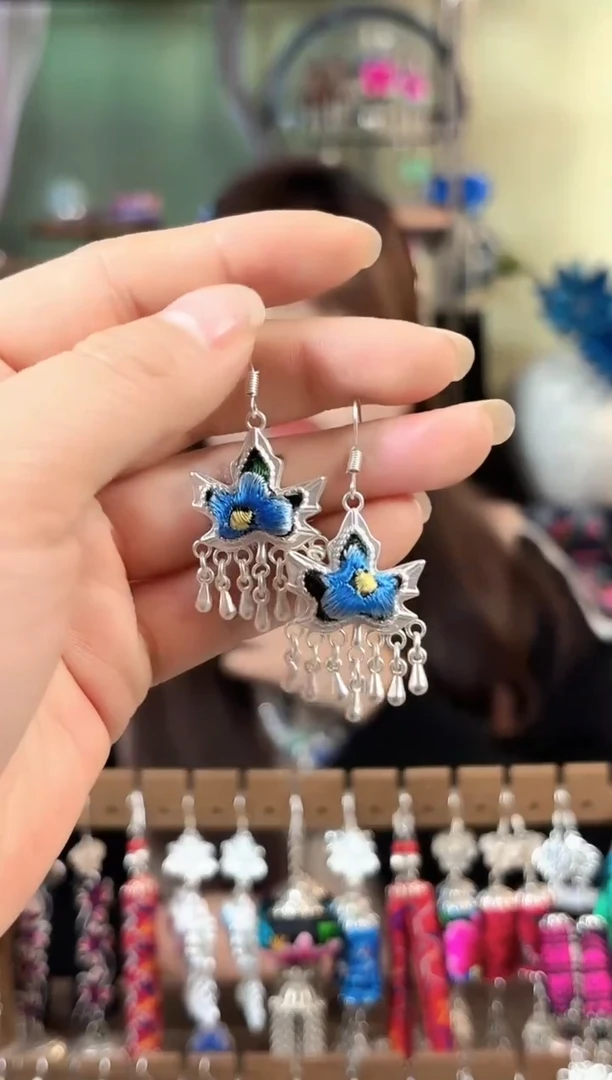 彩云南阁非遗老绣苗银饰品624