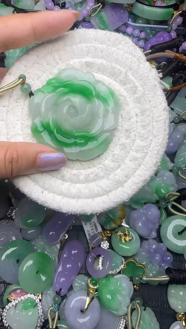 颈饰未镶嵌翡翠缅甸翡翠吊坠