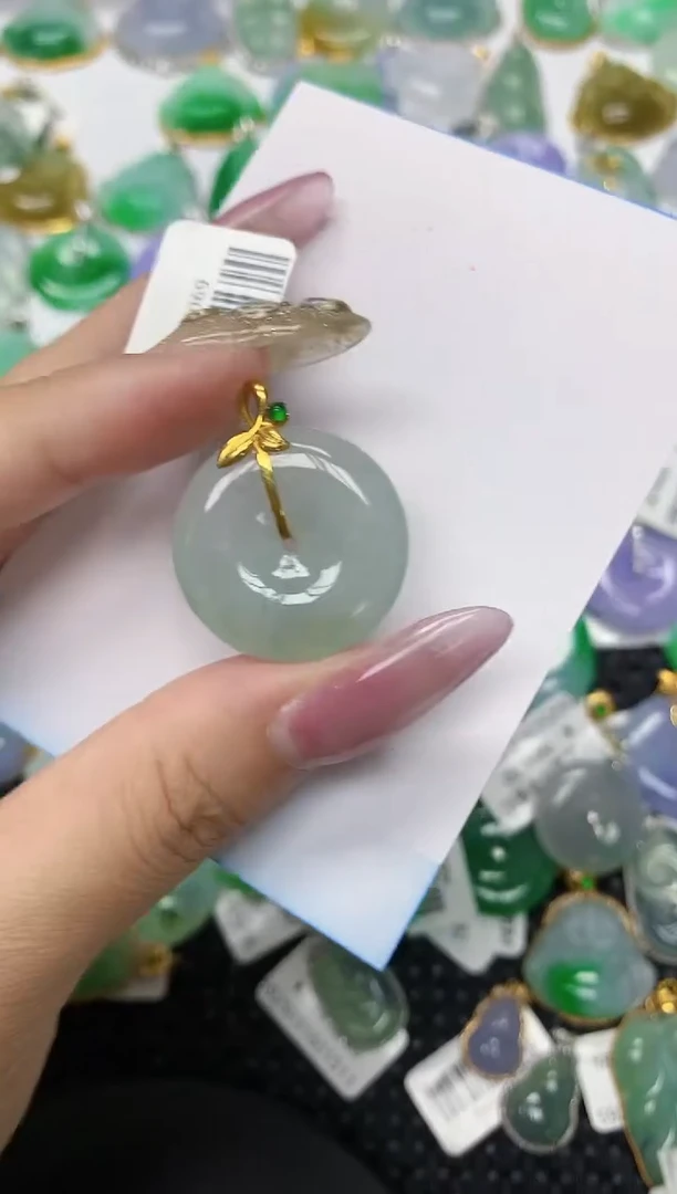 翡翠18K金镶嵌颈饰1111111111