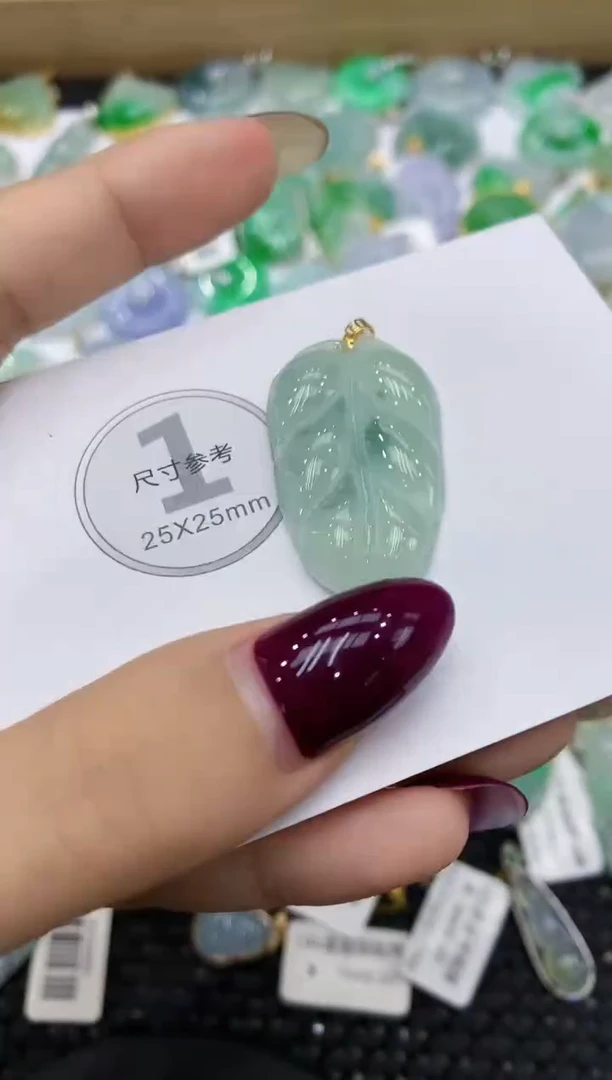 翡翠18K金镶嵌颈饰111111111111