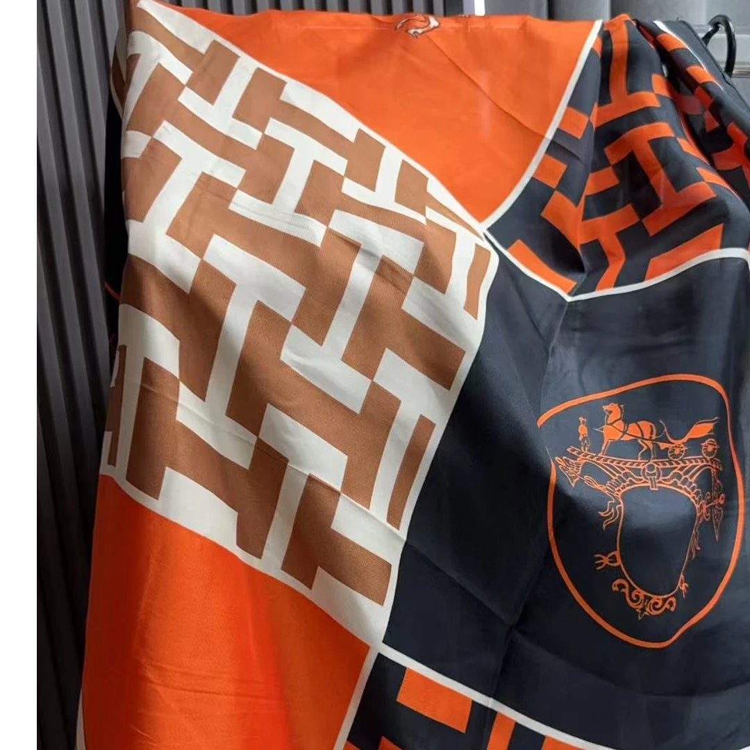 H爆款爱玛橙色丝巾