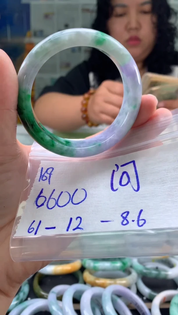 翡翠手镯未镶嵌《****》翡翠手镯 下单联系小耳机#169