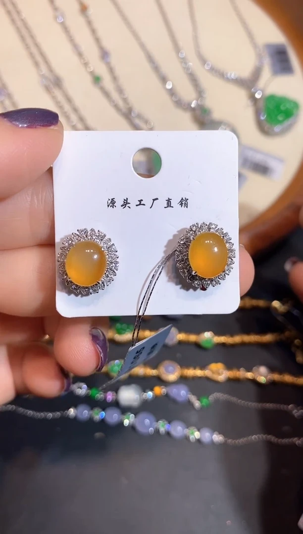 18K金镶嵌翡翠耳饰耳饰