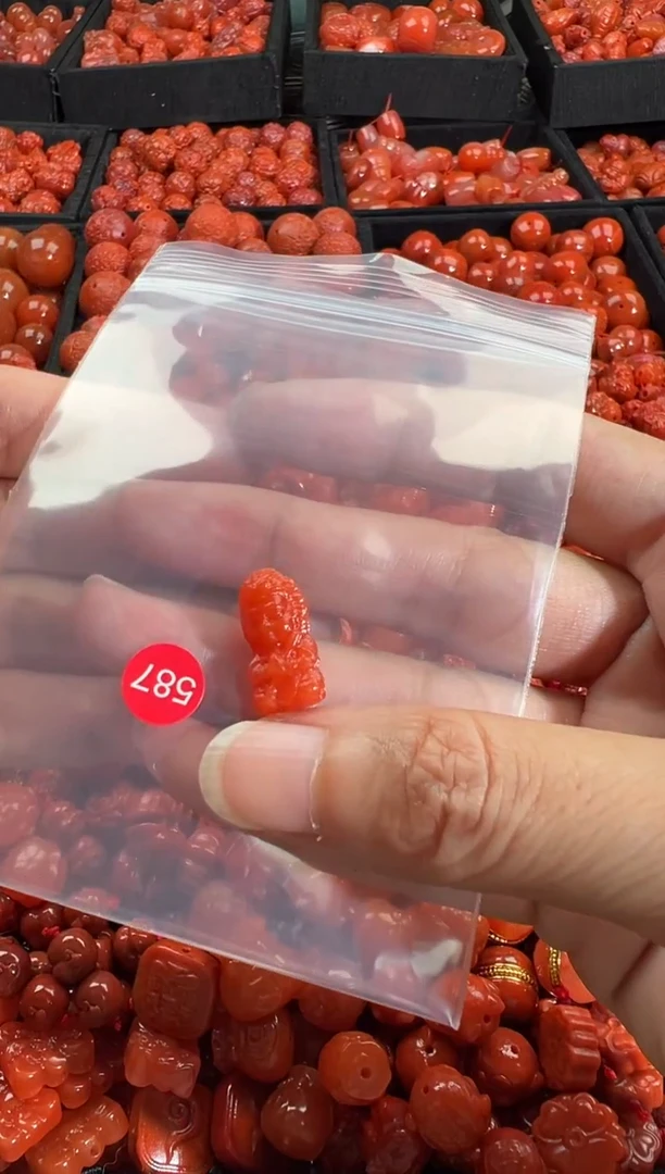 南红玛瑙未镶嵌颈饰1