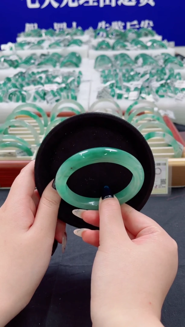 未镶嵌手镯石英质玉（非洲翠）圈口60