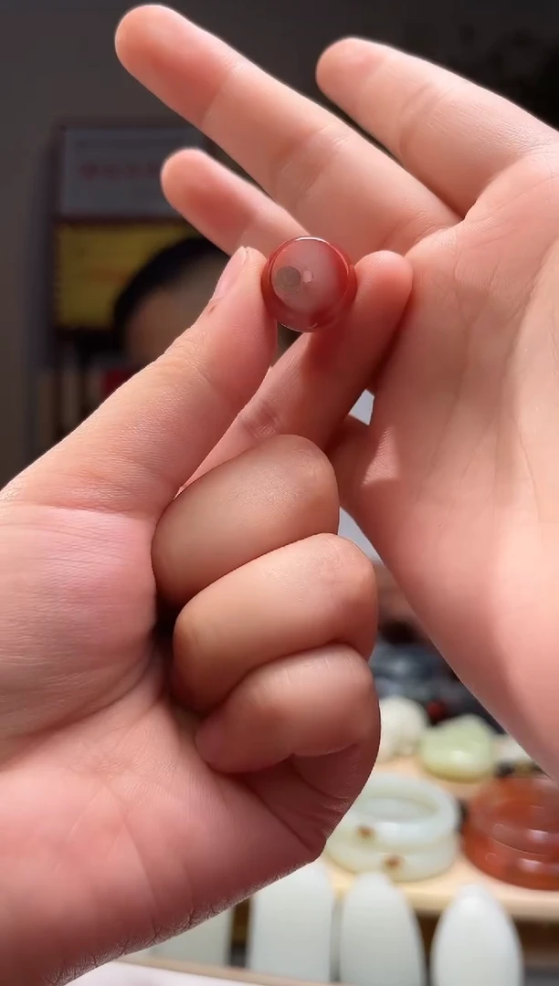 颈饰未镶嵌南红玛瑙吊坠