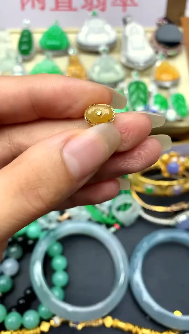 颈饰18K金镶嵌翡翠235 -中国好珍宝