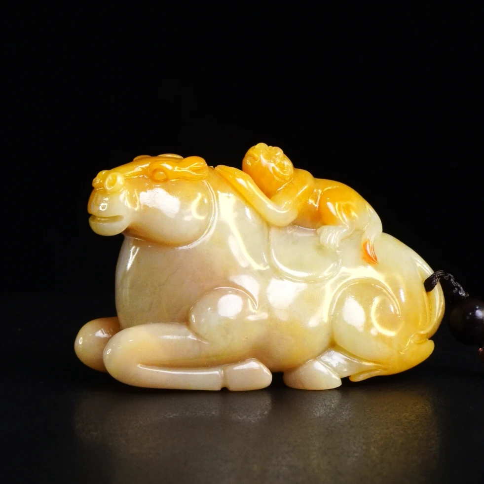 19寿山石芙蓉马上封侯手把件156.1克8.6x3.1x5