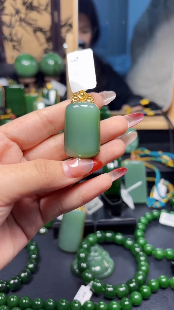 【闪购商品】和田玉（碧玉）吊坠(赠链)18K金镶嵌1