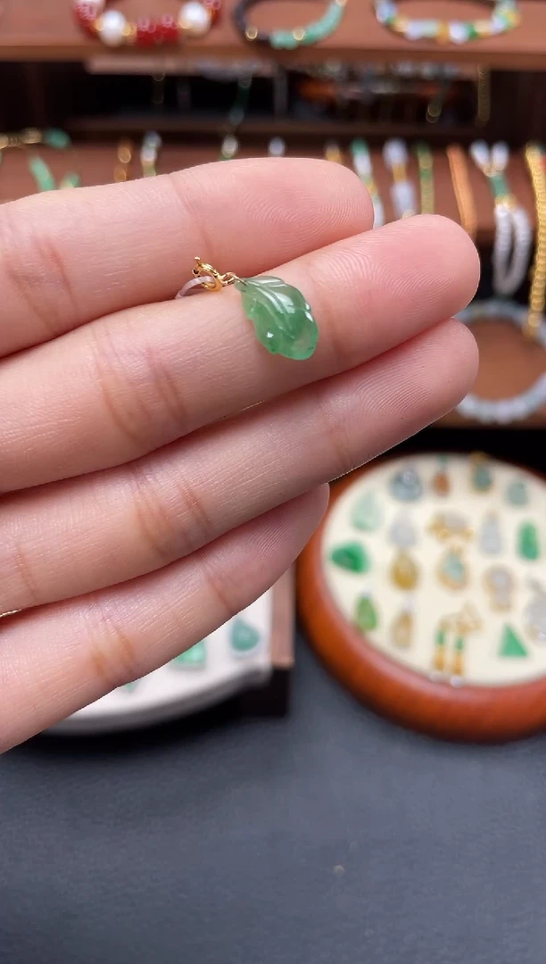 【闪购商品】翡翠吊坠(不含链)18K金镶嵌一个  JK359