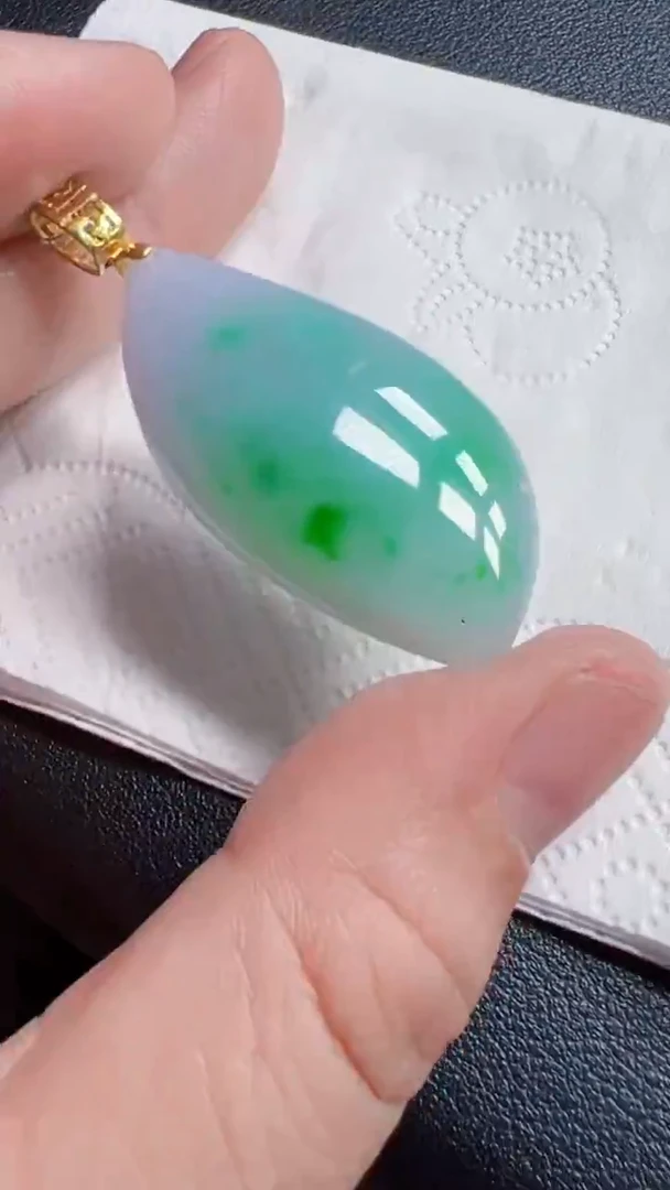 颈饰18K金镶嵌翡翠水滴