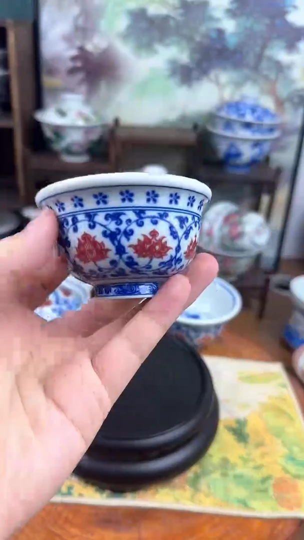 釉里红缠枝莲双狮内绘（小压手杯）