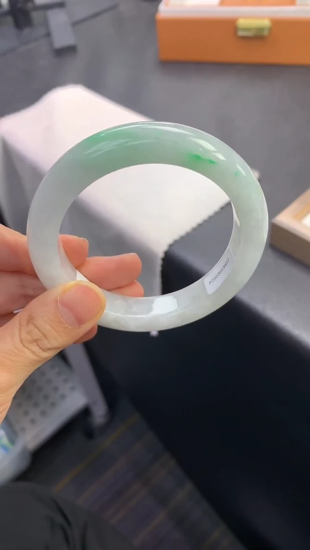 未镶嵌手镯翡翠退货需手镯吊牌标签完好