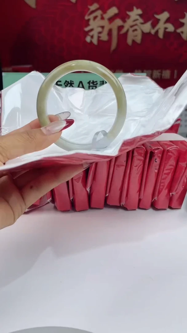 【闪购商品】翡翠手镯未镶嵌3翡翠手镯（微瑕）