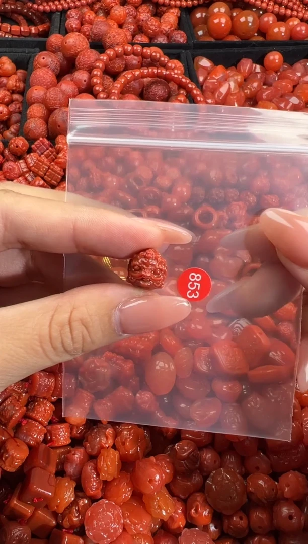 南红玛瑙未镶嵌颈饰1