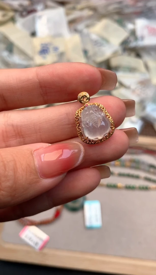 18K金镶嵌挂件翡翠一