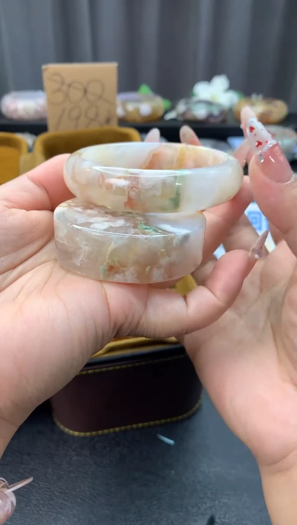 未镶嵌手镯石英质玉（56-57圈口）赠送镯心