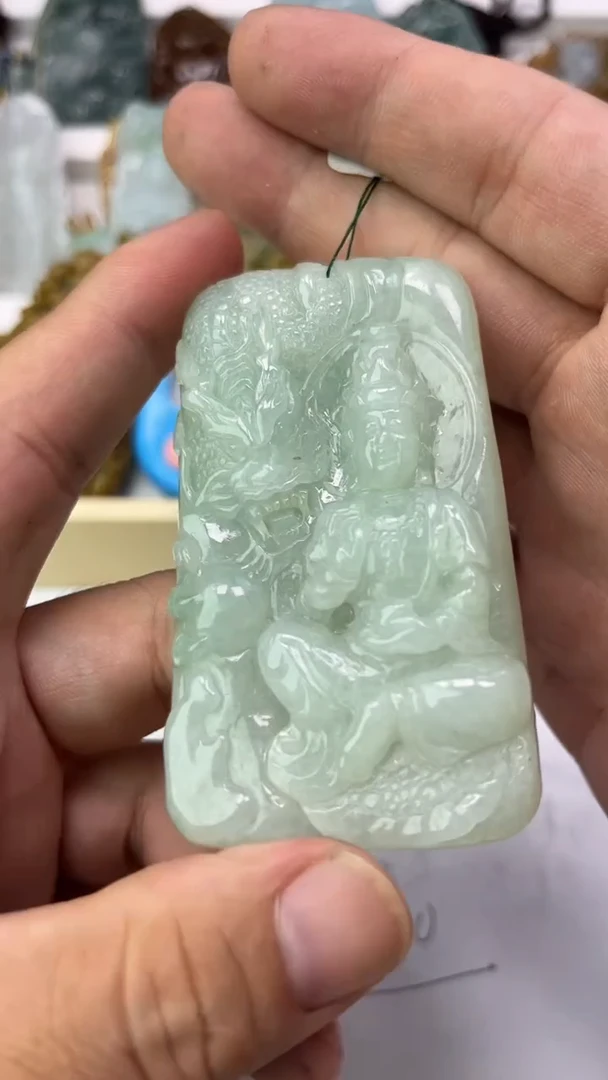 翡翠未镶嵌颈饰阿*天然翡翠