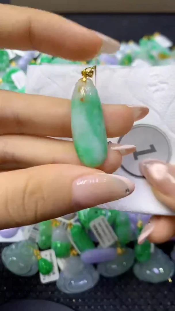 颈饰未镶嵌翡翠天然缅甸翡翠A货