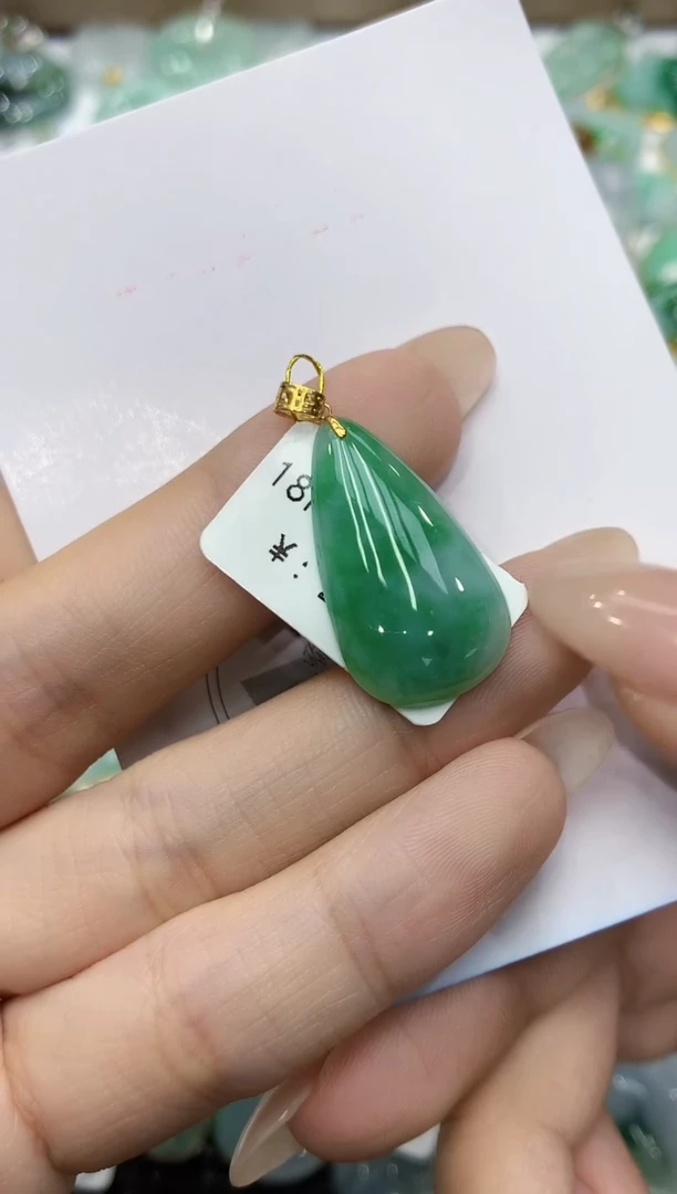 颈饰18K金镶嵌翡翠111111111111