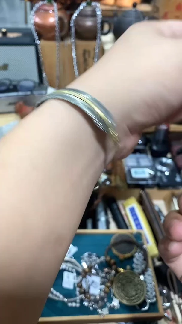瓷片闪购商品  如图所示