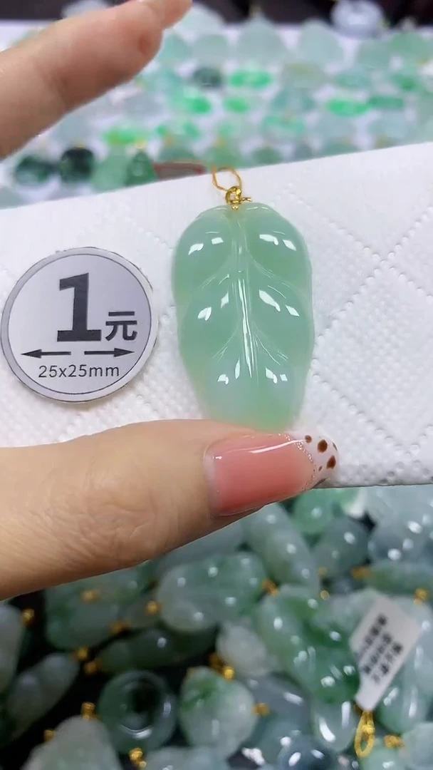 颈饰18K金镶嵌翡翠天然翡翠A货