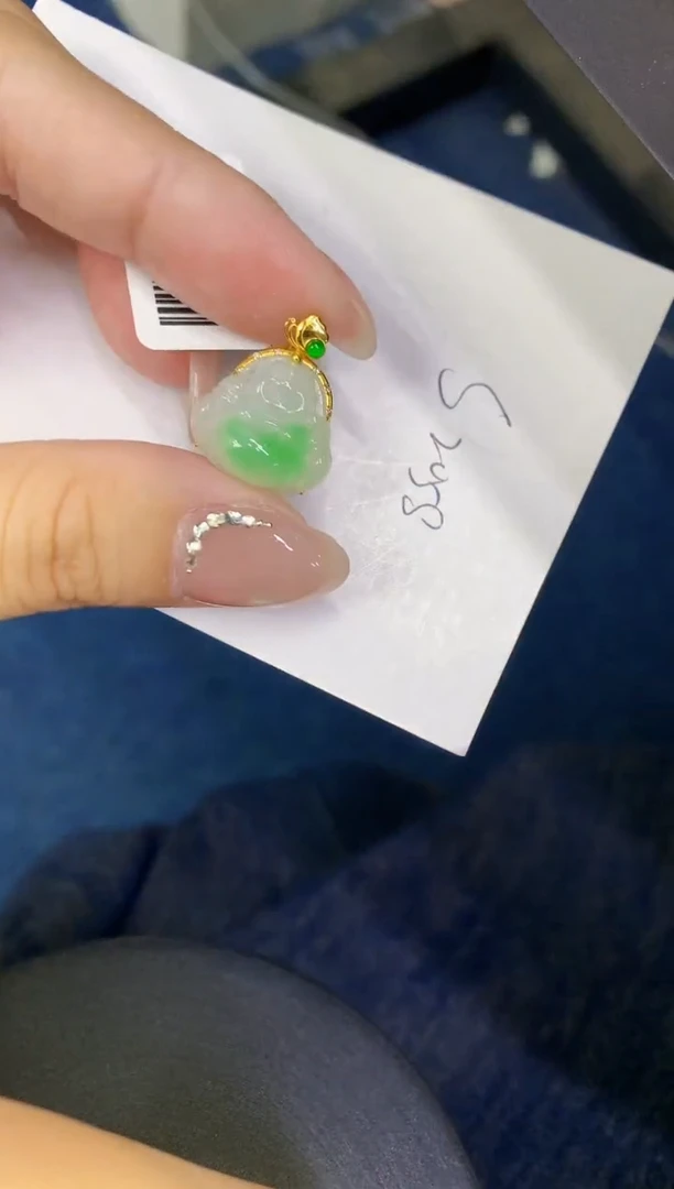 颈饰18K金镶嵌翡翠缅甸天然翡翠A货