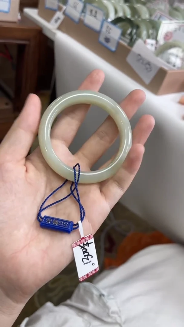 未镶嵌手镯和田玉50