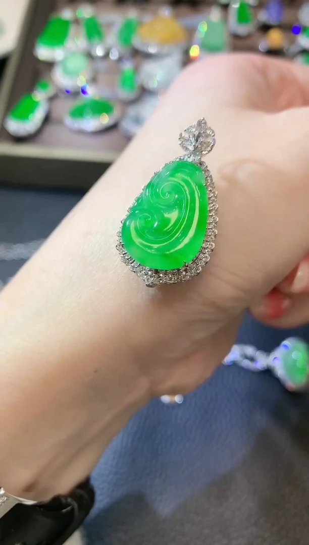 【闪购商品】翡翠吊坠(不含链)18K金镶嵌D40