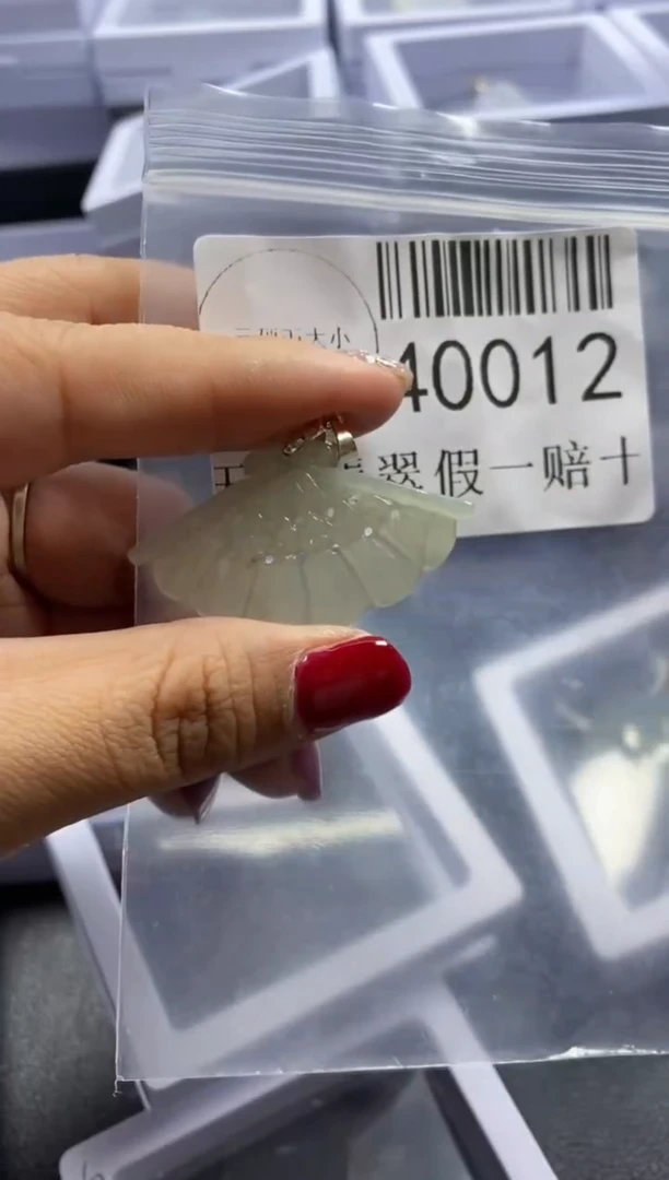 【闪购商品】翡翠吊坠(不含链)未镶嵌40012