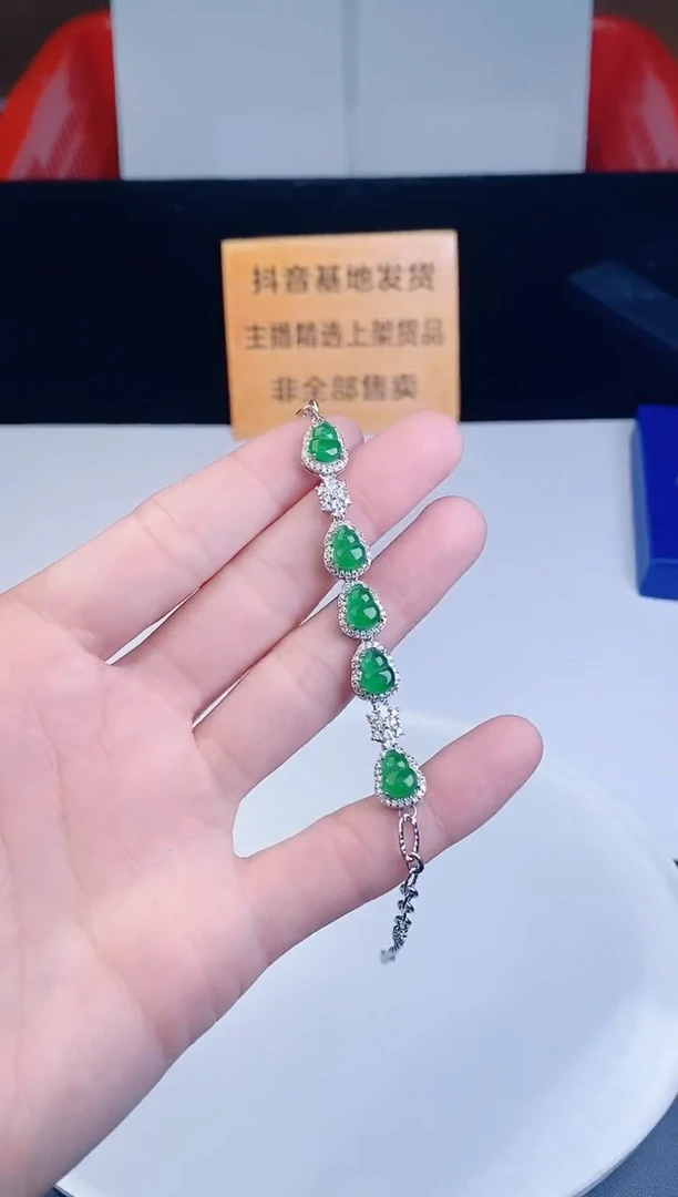 颈饰未镶嵌翡翠鼎****媒