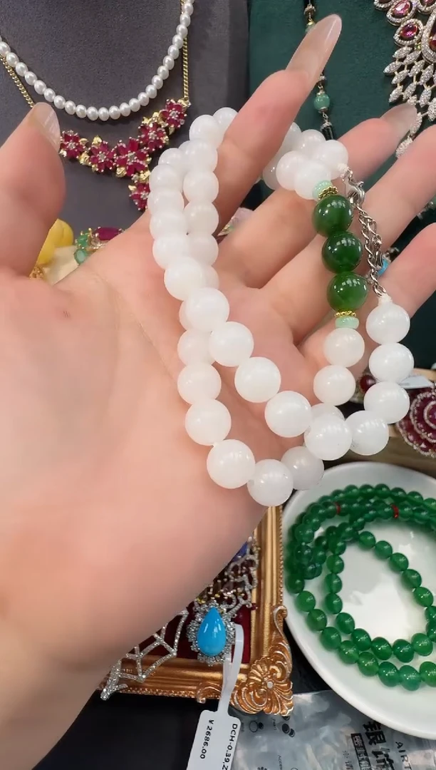 颈饰未镶嵌和田玉珠串