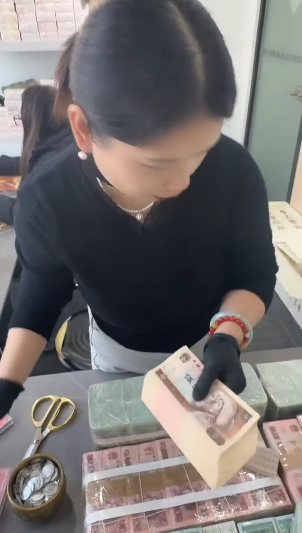 80版5元整刀 百张连号 银行保真鉴定  无4 尾801