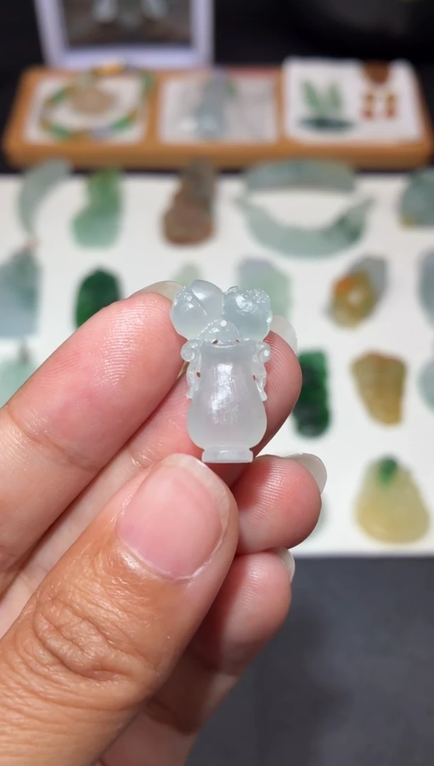 未镶嵌定制翡翠小宝瓶