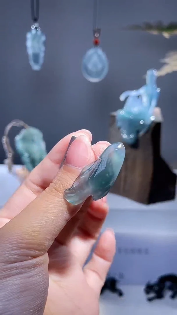 颈饰未镶嵌翡翠随形