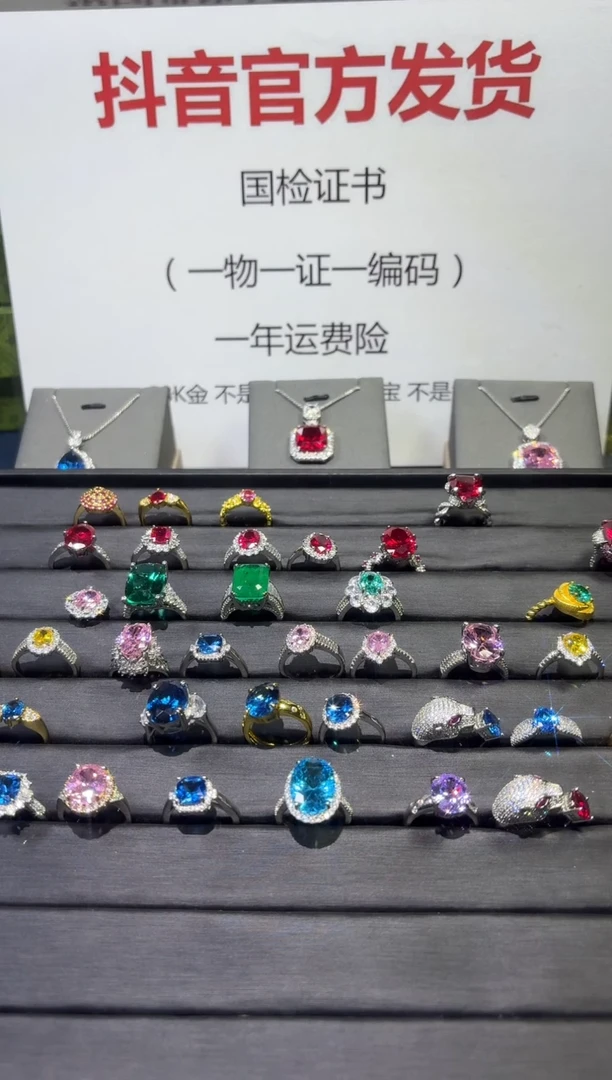 耳饰彩色蓝宝石18K金镶嵌1