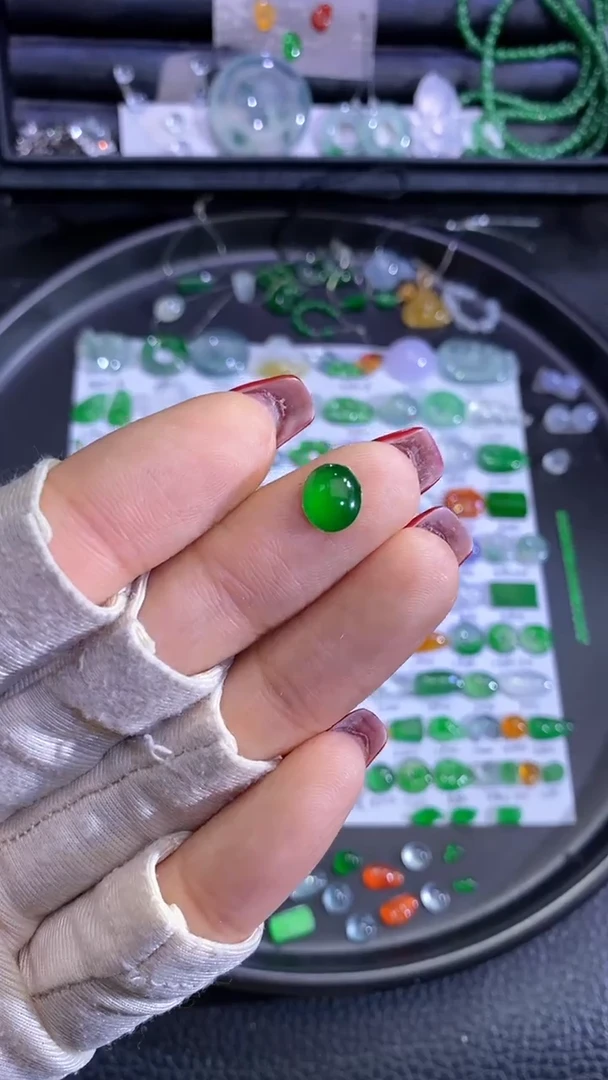 未镶嵌挂件翡翠蛋