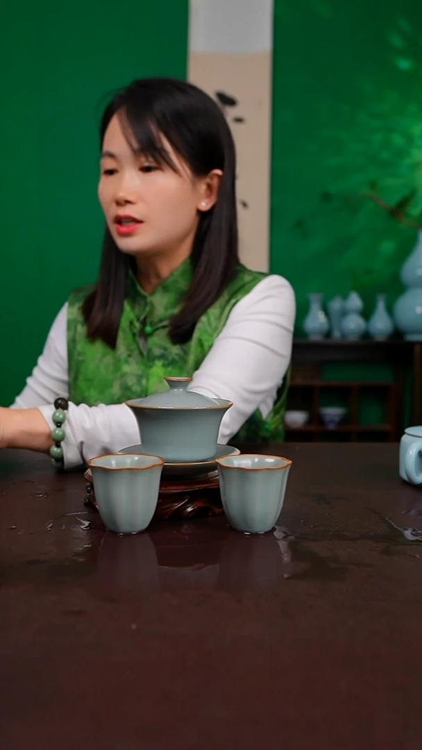 仿古灰青小马蹄盖碗带俩杯不完美
