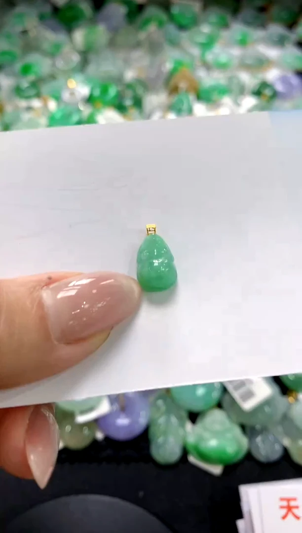 翡翠18K金镶嵌颈饰1111111111111111