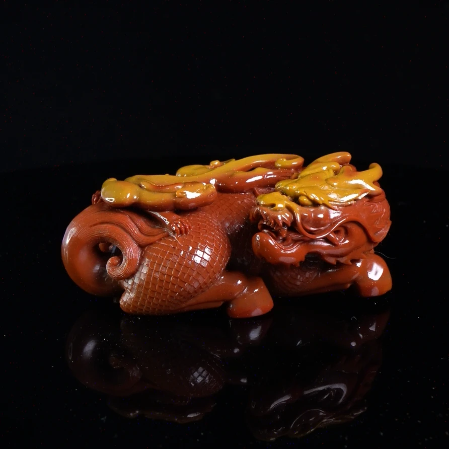 Lot.49.马背石麒麟纳福手把件303克10.1x6.7x4.1cm，2YS