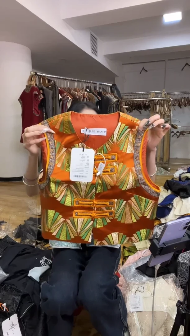 马甲 M码      110斤