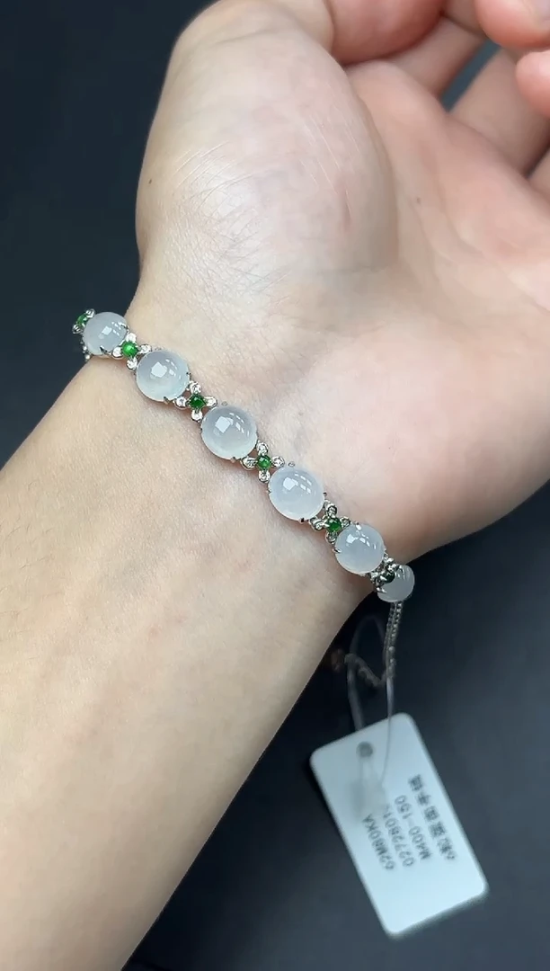 18K金镶嵌挂件翡翠6颗蛋面手链