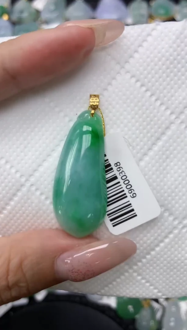 颈饰18K金镶嵌翡翠1111111111
