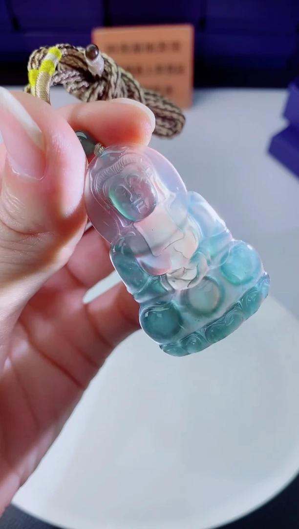 翡翠未镶嵌颈饰      `