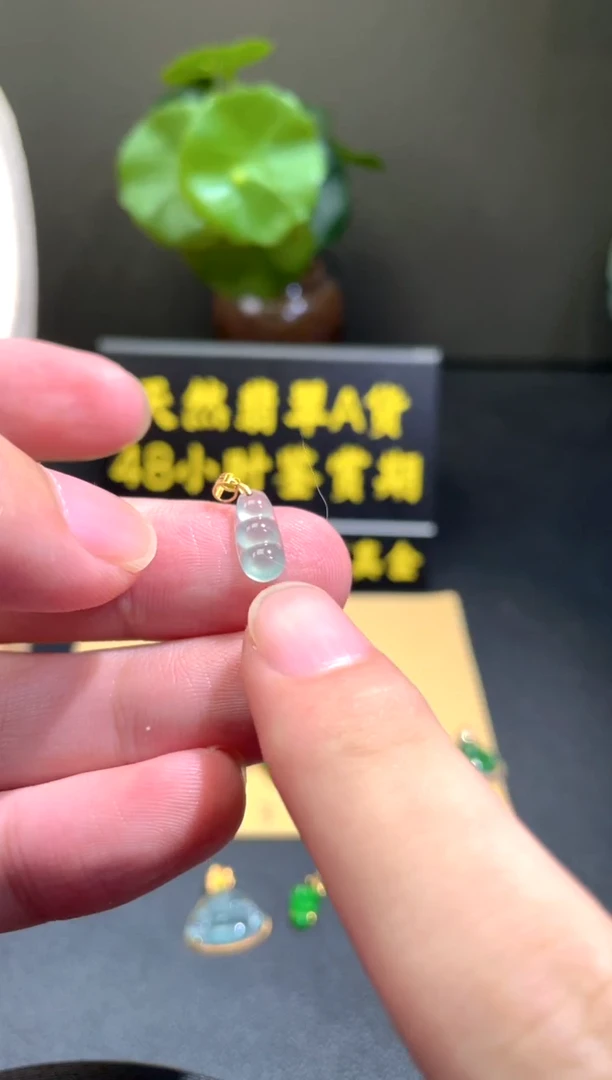 颈饰18K金镶嵌翡翠翡翠A货