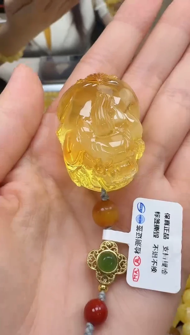 未镶嵌琥珀裸石如图